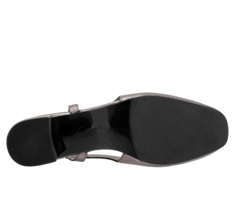 Women's Trotters Dottie Pumps