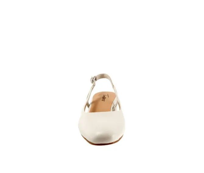 Women's Trotters Dottie Pumps