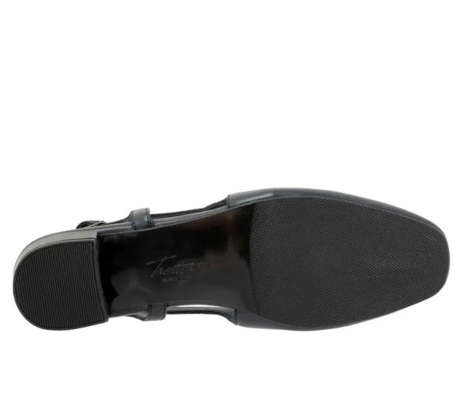 Women's Trotters Dottie Pumps