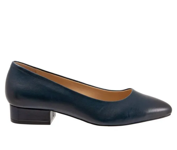 Women's Trotters Jewel Pumps