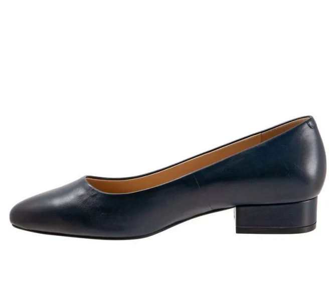 Women's Trotters Jewel Pumps
