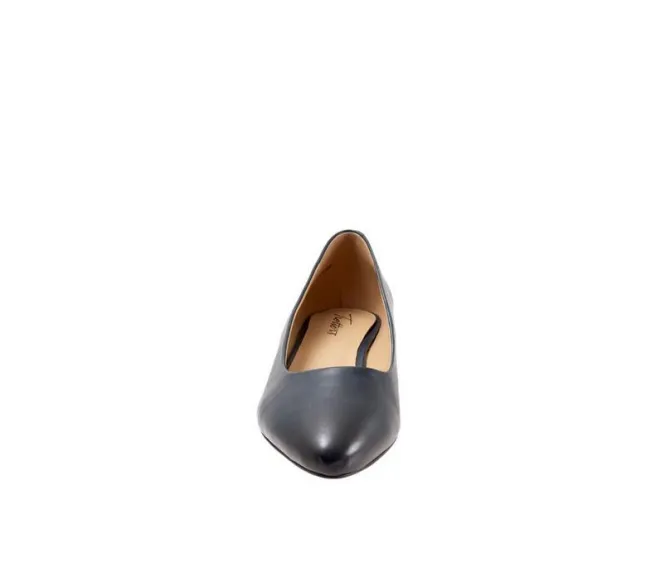 Women's Trotters Jewel Pumps