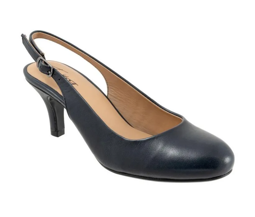 Women's Trotters Lexi Pumps
