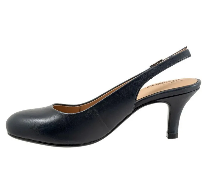 Women's Trotters Lexi Pumps
