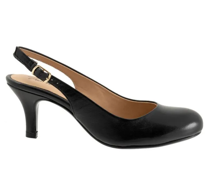 Women's Trotters Lexi Pumps