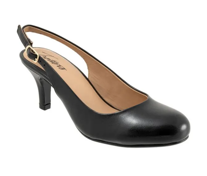 Women's Trotters Lexi Pumps