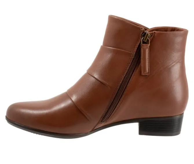 Women's Trotters Mila Booties