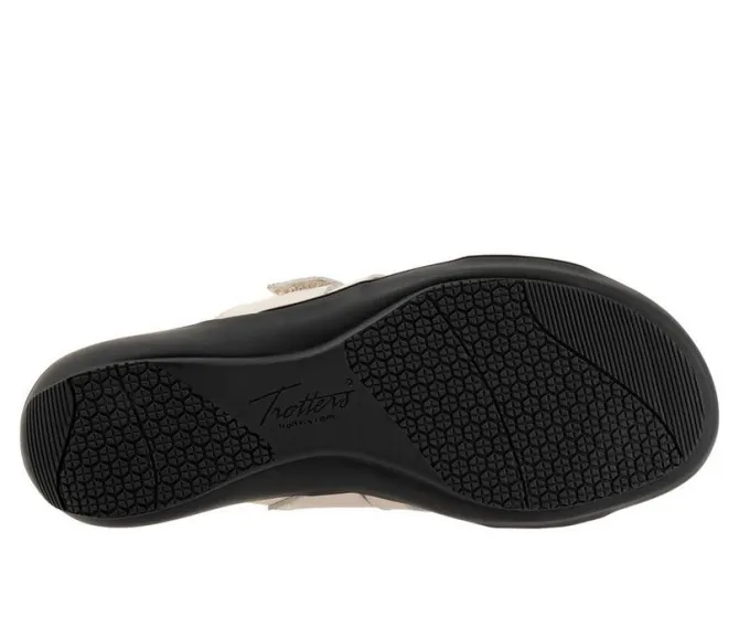 Women's Trotters Ramona Sandals