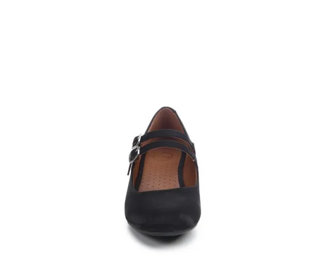 Women's White Mountain Courts Pumps